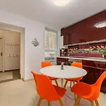 Wagner Estate 2- Central, Cozy, Terrace *