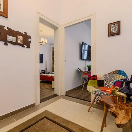 Wagner Estate 2- Central, Cozy, Terrace