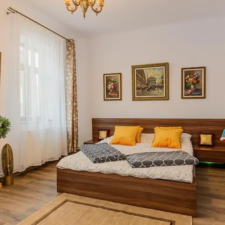 Wagner Estate 2- Central, Cozy, Terrace Appartement