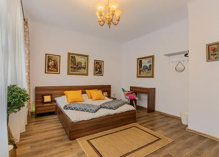 Wagner Estate 2- Central, Cozy, Terrace